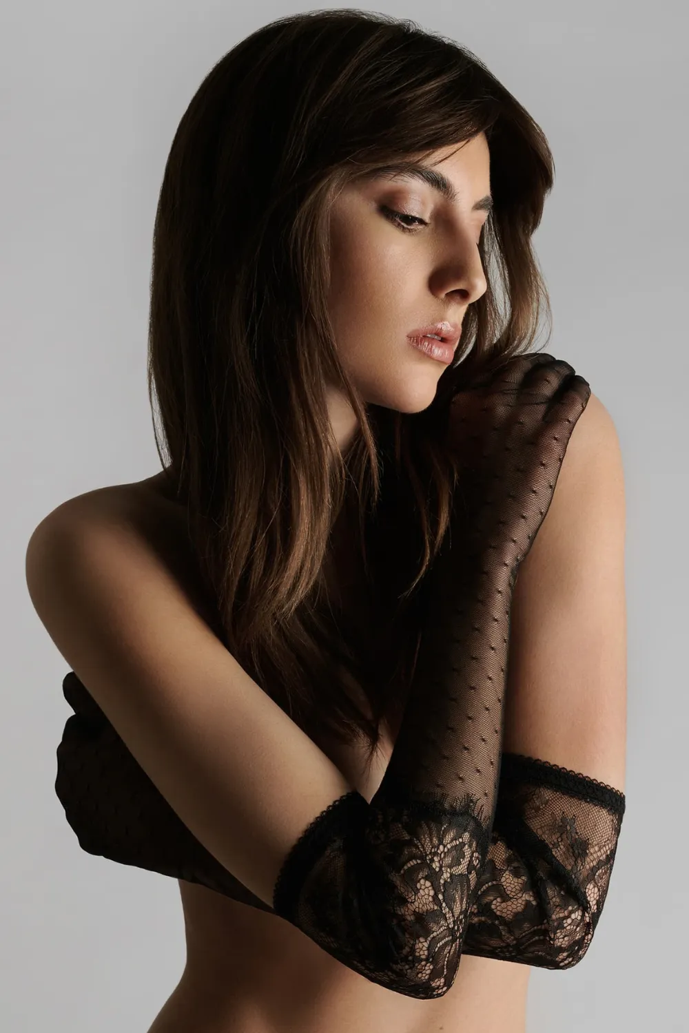 Inspiration Divine Long Lace Gloves